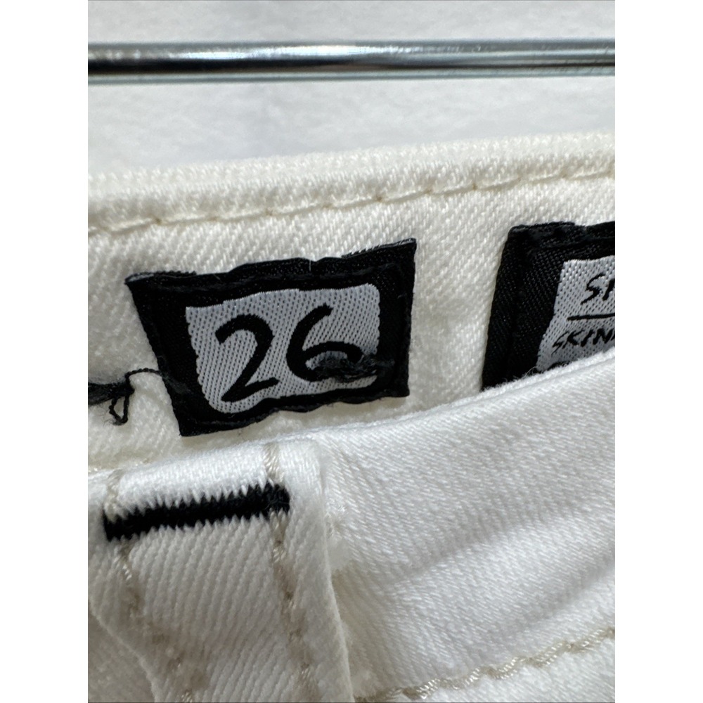 Miss Me ‎ JE8608SC white cropped embellished jeans size 26 - Picture 13 of 16